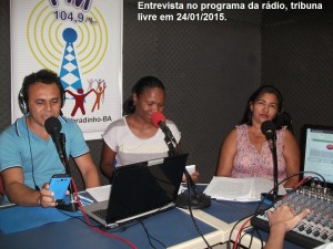 Marta gibt ein Interview im lokalen Bürgerradio